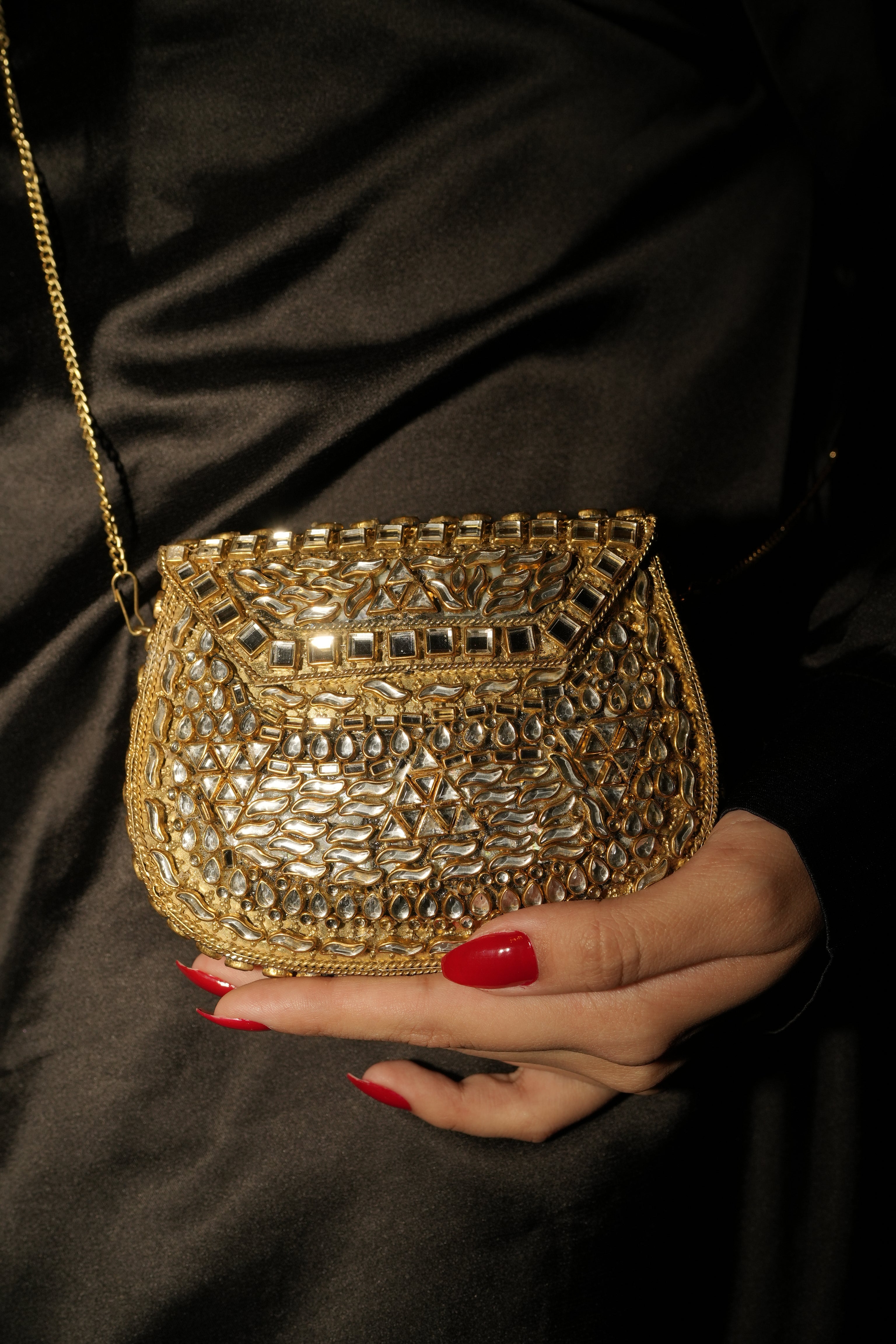 Huriya / حوریہ /